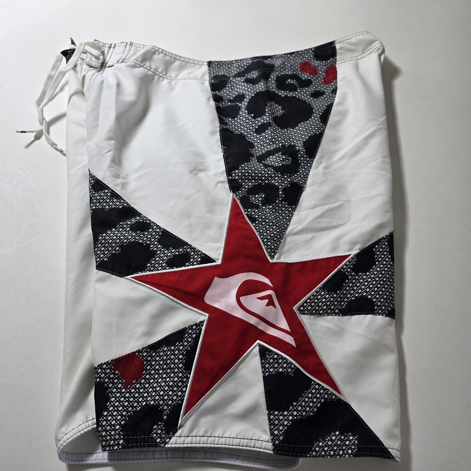 Y2K Quiksilver Board Shorts – 38 Red Star