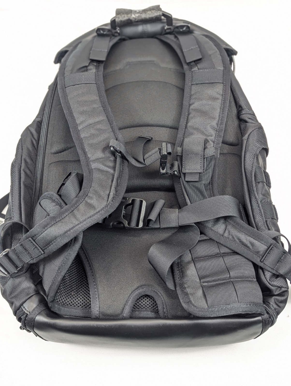 Oakley Kitchen Sink Backpack 34L Stealth Black Tactical Travel Riding