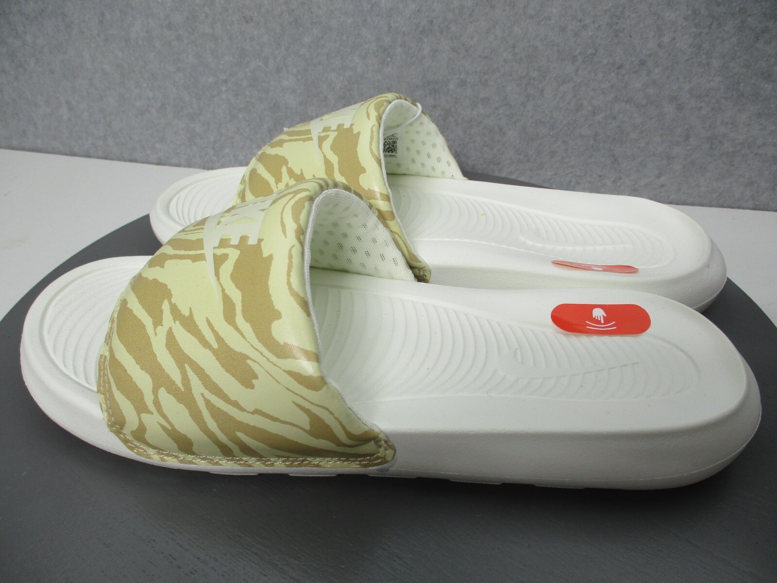 Nike Victori One Animal Print Slides Sandals CN9676-105 Beige Womens Sz 9