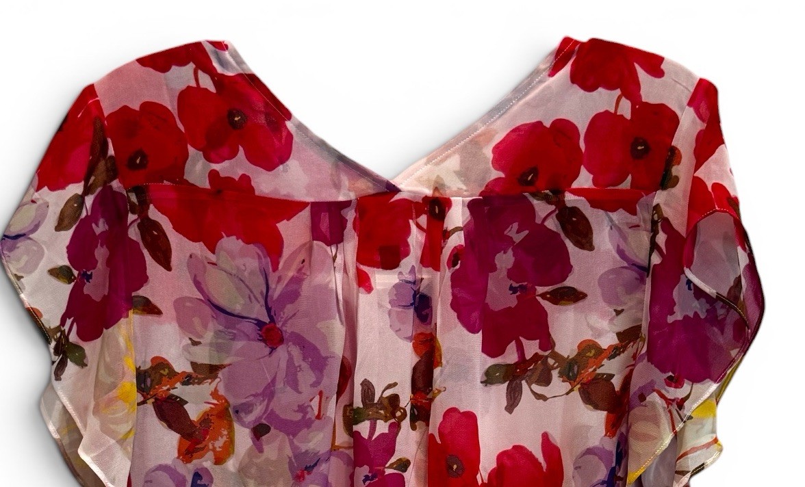 NWT CAbi #4347 Floral Passion Top V-neckline Fluttery Cap Sleeve Top Size M