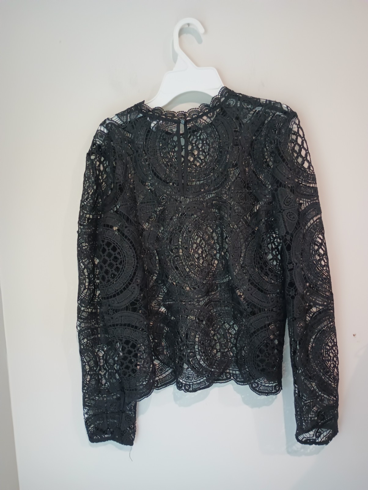 Kismet Black Guipure Lace Crochet Top Medium M Scalloped Hem Long Sleeve Boho