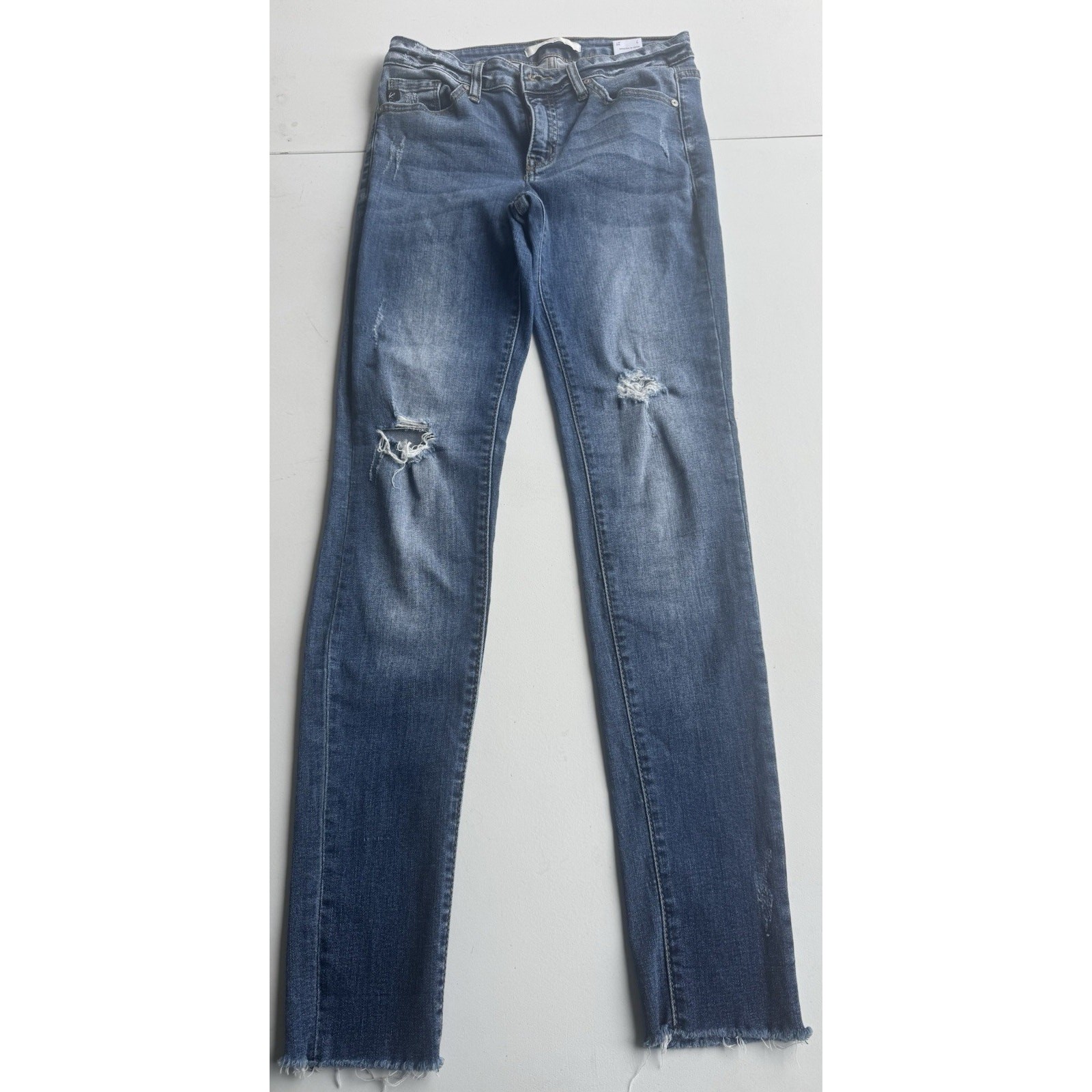 KanCan Women’s Blue Denim Jeans, Size 27, Mid-Rise, Medium Wash, Skinny Leg