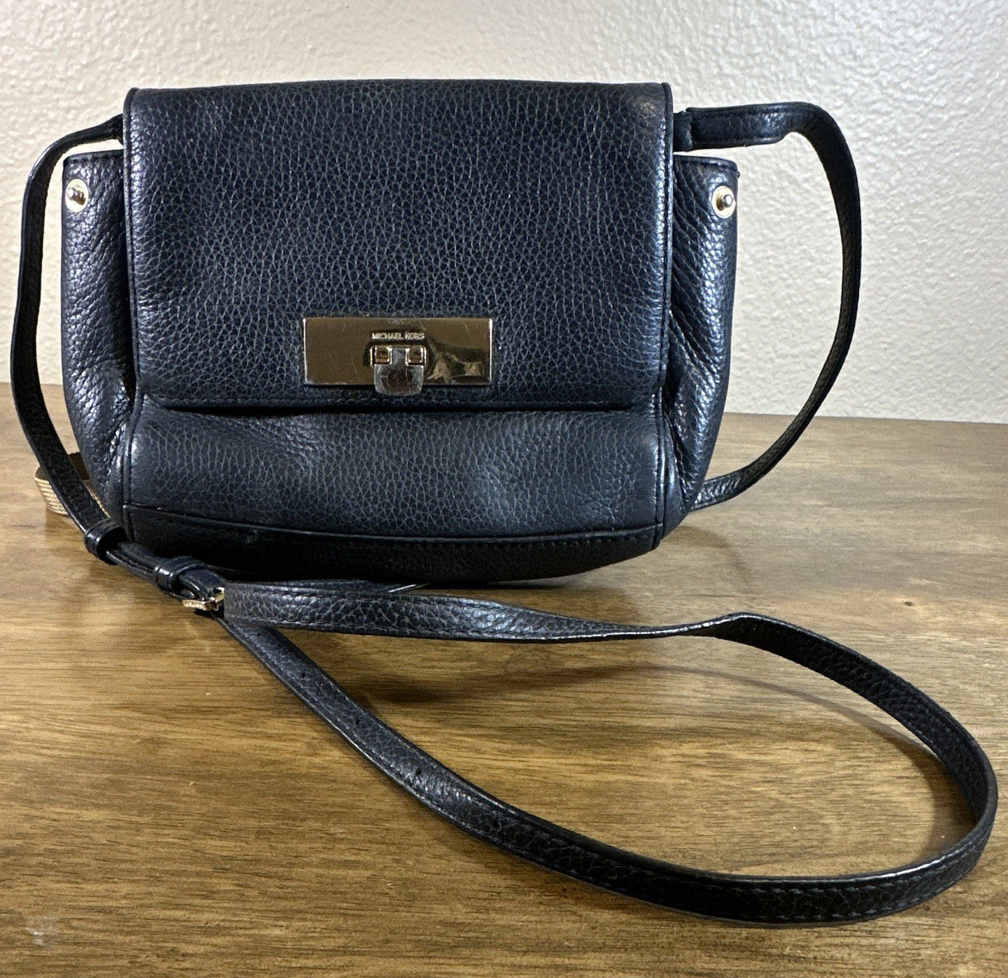 Michael Kors Black Pebbled Crossbody Bag Gold Hardware Turn Lock, Pockets