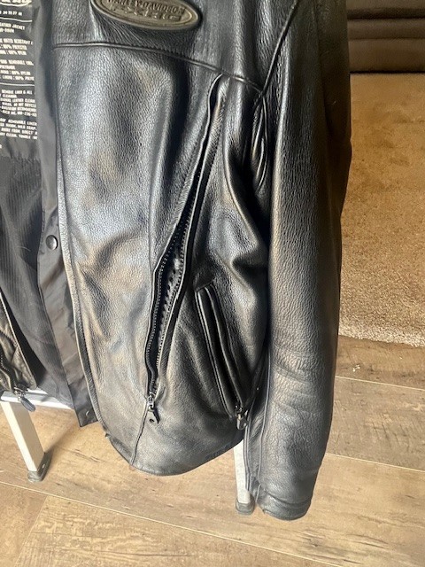 “03Harley Davidson FXRG Triple Vent System Leather Jacket w/Zip Out Liner Size S