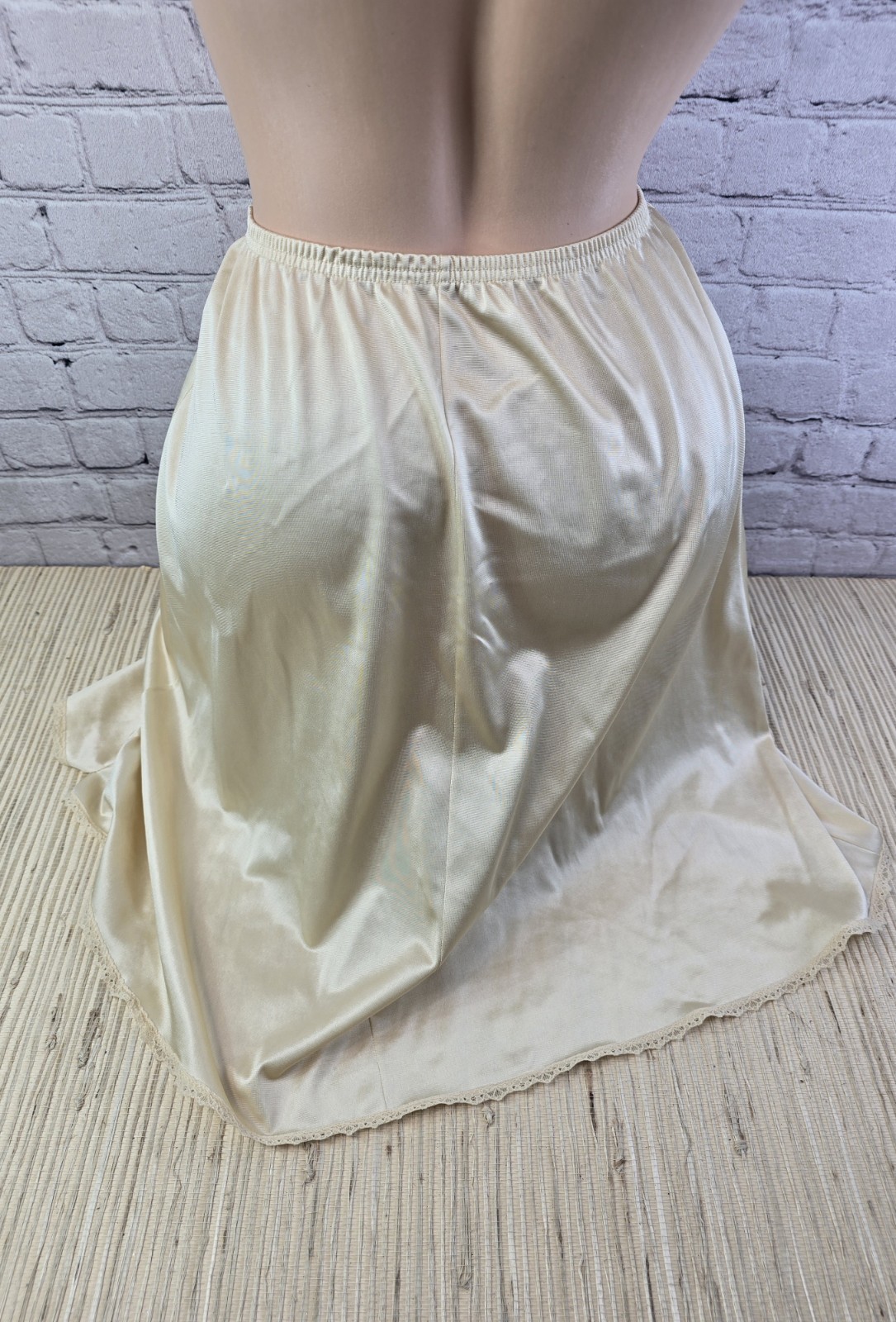Vanity Fair S Vintage Slip Stretch Lace Slit Small Nylon USA Ivory Skirt READ