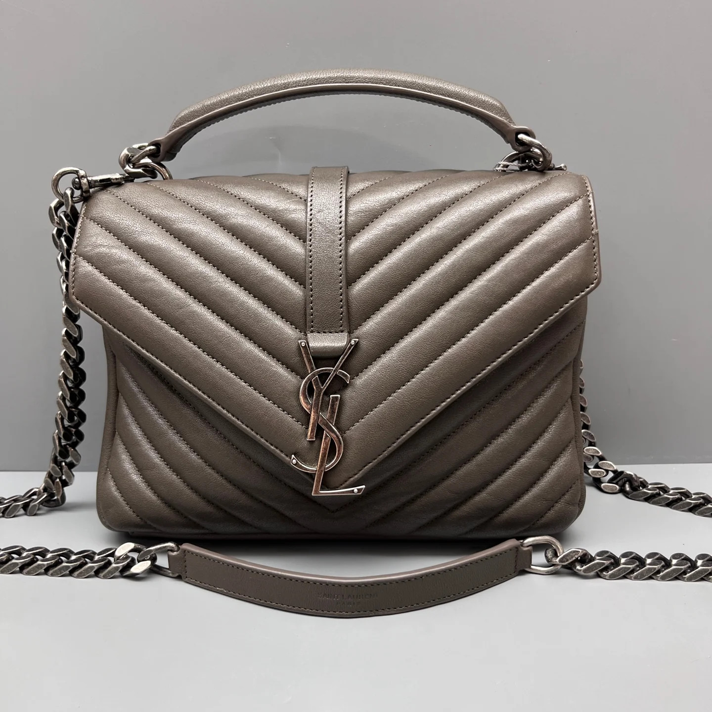 Yves Saint Laurent Chevron Medium College Grey Calfskin (ws051726k3r)