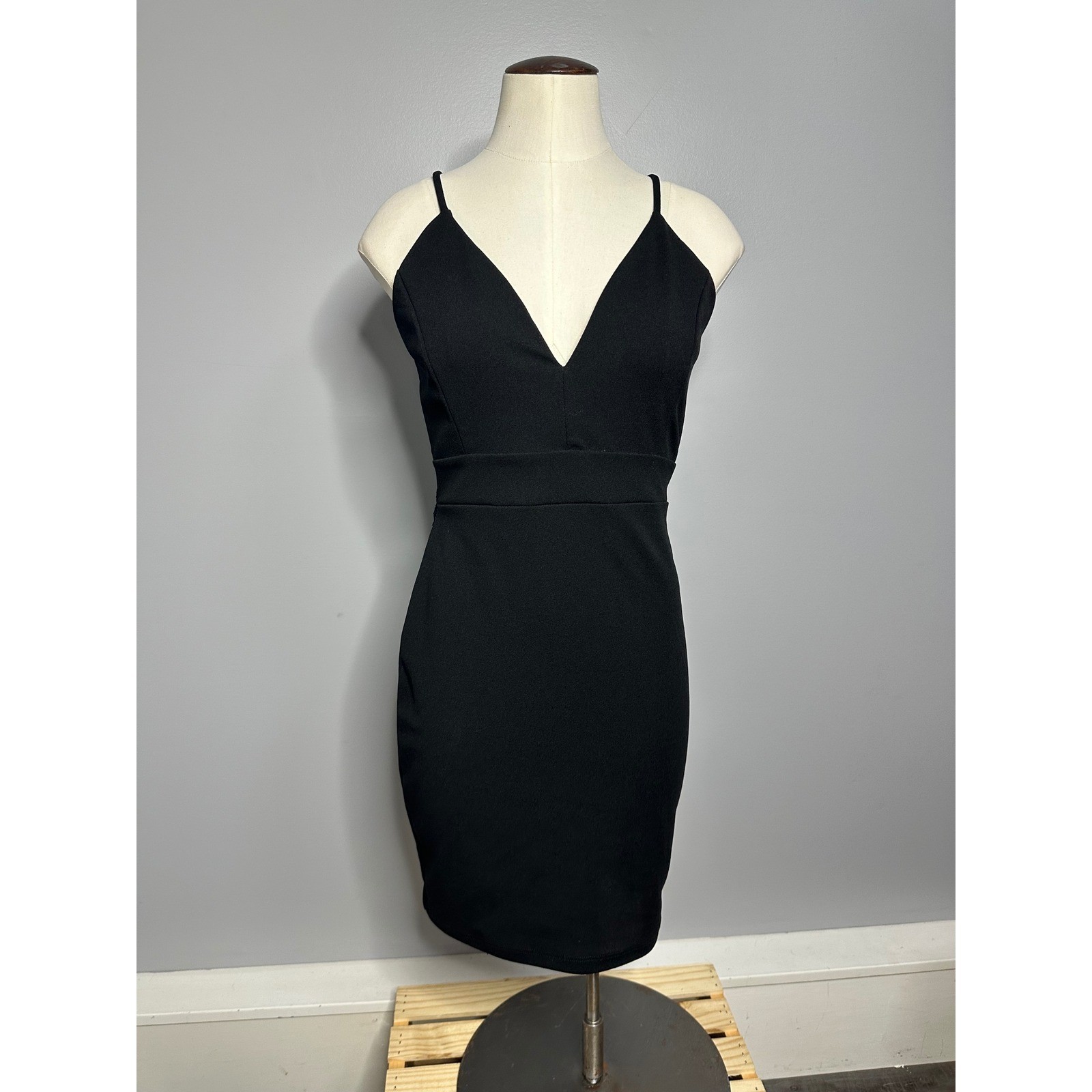Black Lace Back V-Neck Bodycon Mini Dress Sleeveless Coquette Gold Zipper Medium