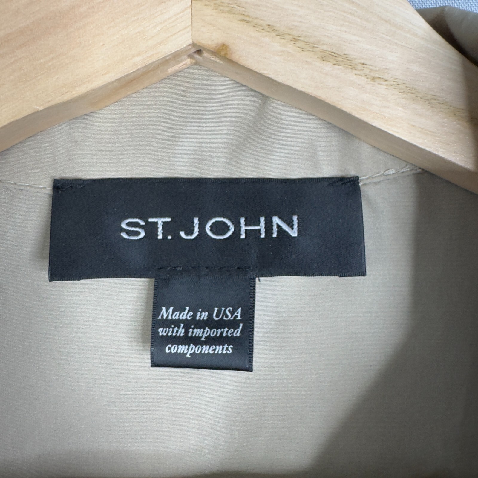 ST. JOHN Jacket Windbreaker Size M Beige Full Zip Rain Coat Softshell Beige Tan