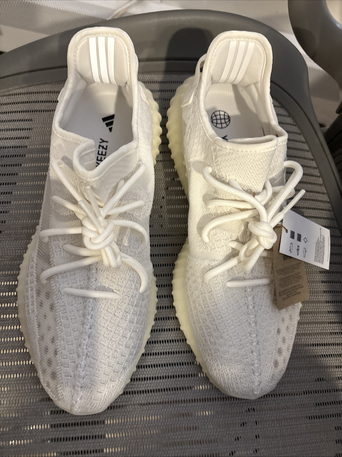 Size 10.5 – Adidas Yeezy Boost 350 V2 Low Bone – New in a Box – Buy It Now