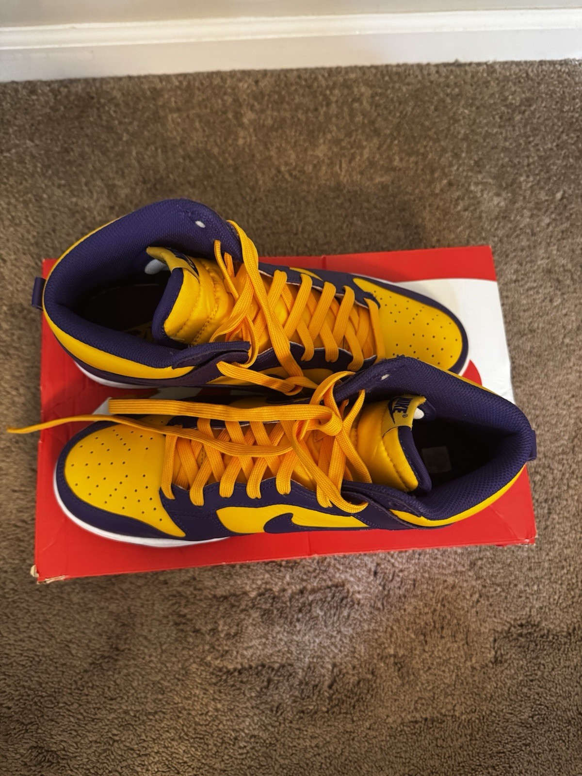 Nike Dunk Mid Top Lace-Up Sneaker Lakers Court Purple/University Gold DD1399-500
