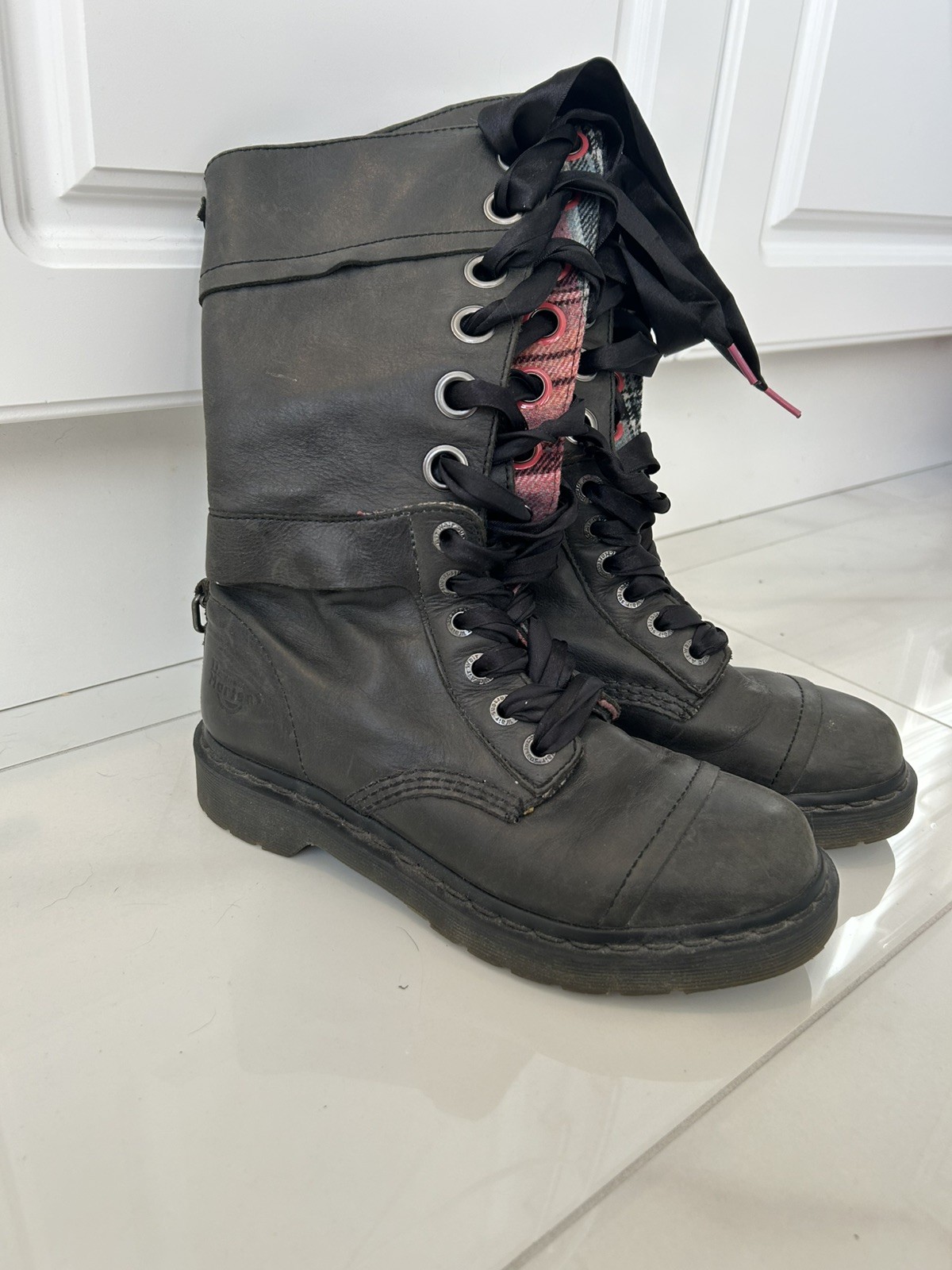 Dr. Martens Triumph 1914 Boots Womens 7 Black Pink Plaid Fold Ribbon Laces RARE