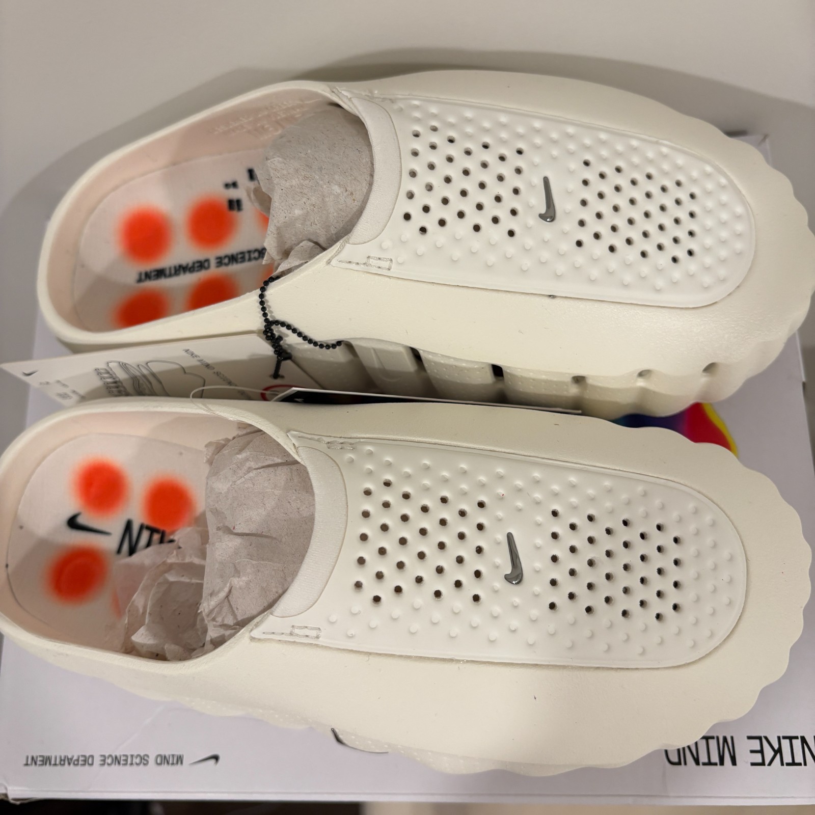 NWT Nike Mind 001 Sail Hyper Crimson Size 7 women / 5.5M HQ4309-100 Authentic