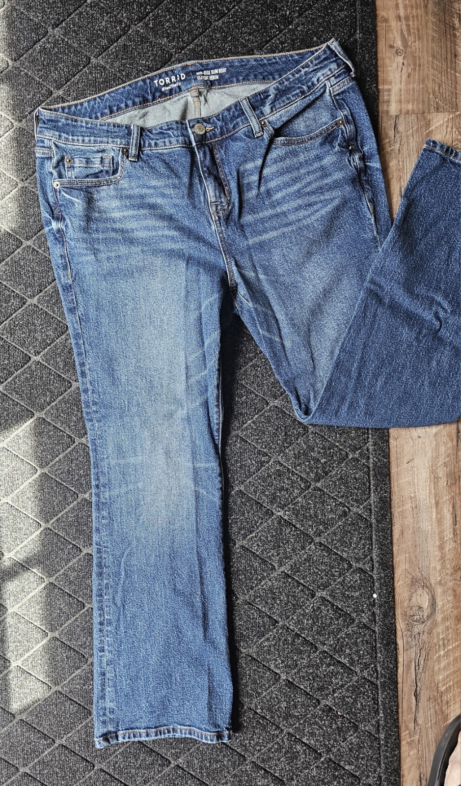 Torrid Women’s Classic Denim Jeans Mid Rise Slim Bootcut Blue 16R