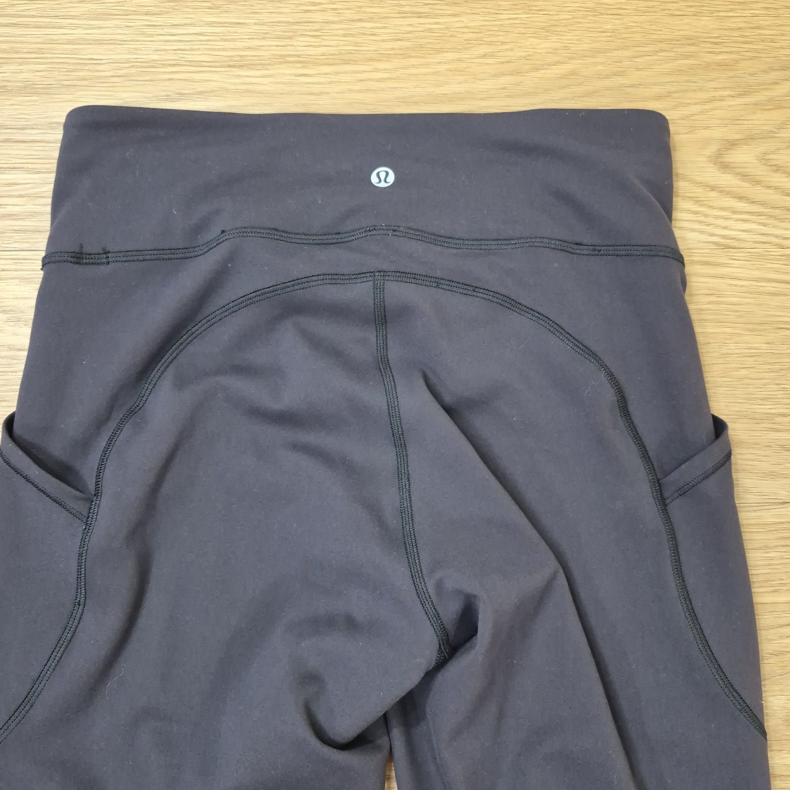 Lululemon HR Tight Black Size 8 Leggings Pockets Stretch Performance Comfort