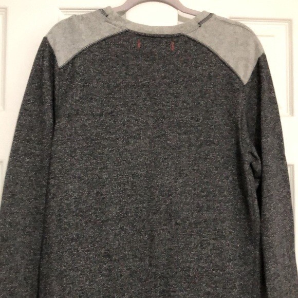 Tommy Bahama sweater size Medium two tone gray. cotton polyester blend