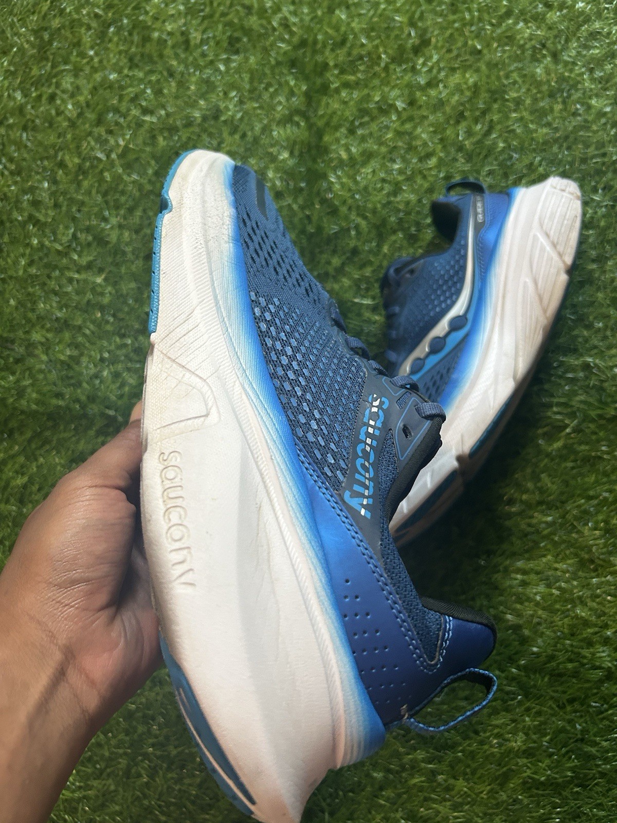 Saucony Guide 17 Blue White Lace Up Low Top Men’s Running Sneakers Mesh Upper