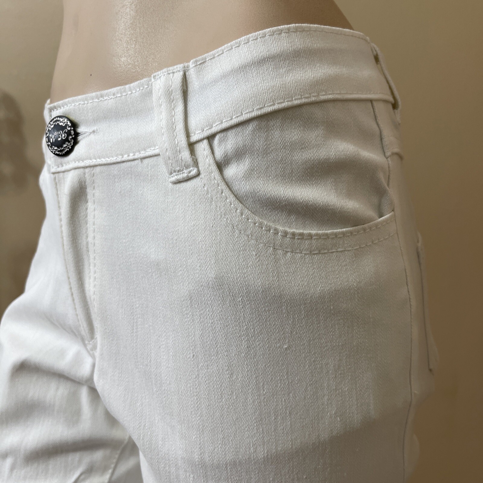 Women’s White Cotton Casual Summer Stretch Slim Button Zipper Size 1 Capri Pants