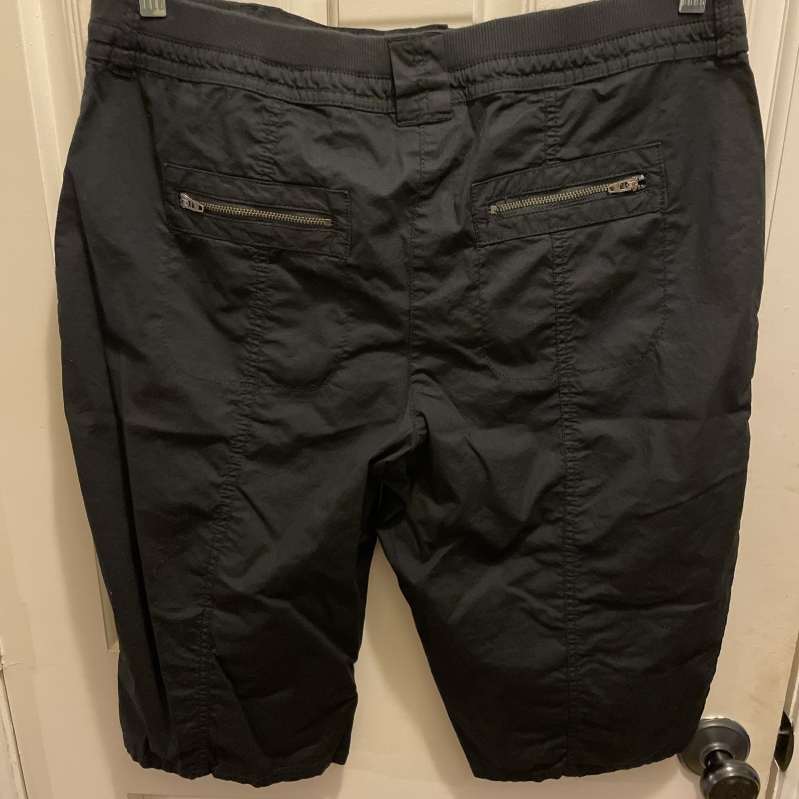 Vintage Chico’s Light Weight Roll Up Bermuda Shorts Size 2 Black