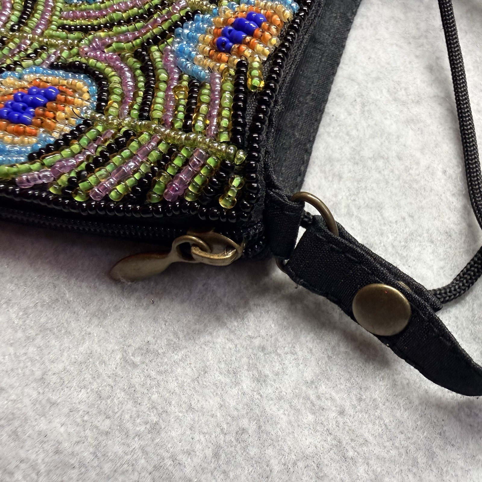 BAMBOO TRADING COMPANY HAND BEADED PEACOCK CLUB BAG WRISTLET CROSSBODY