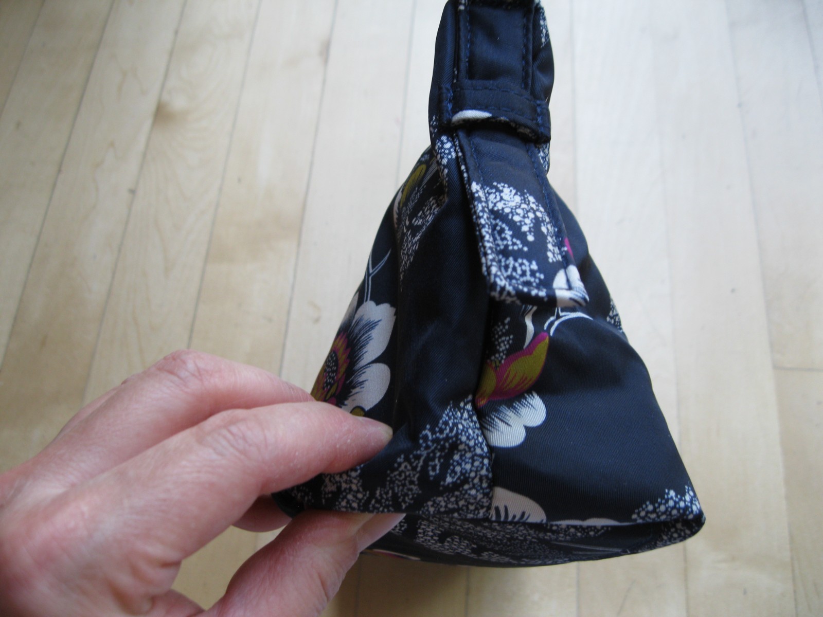 Vera Bradley Roxbury Crescent Nylon Shoulder Handbag Seurat Floral NWOT