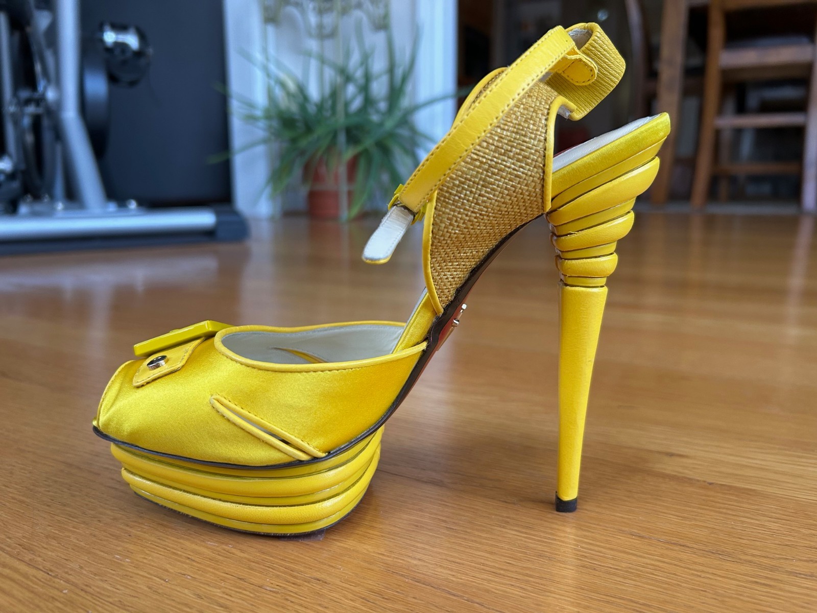 CESARE PACIOTTI Yellow Satin Slingback Pumps Stacked Heel Size 7 IT 37 Very Good