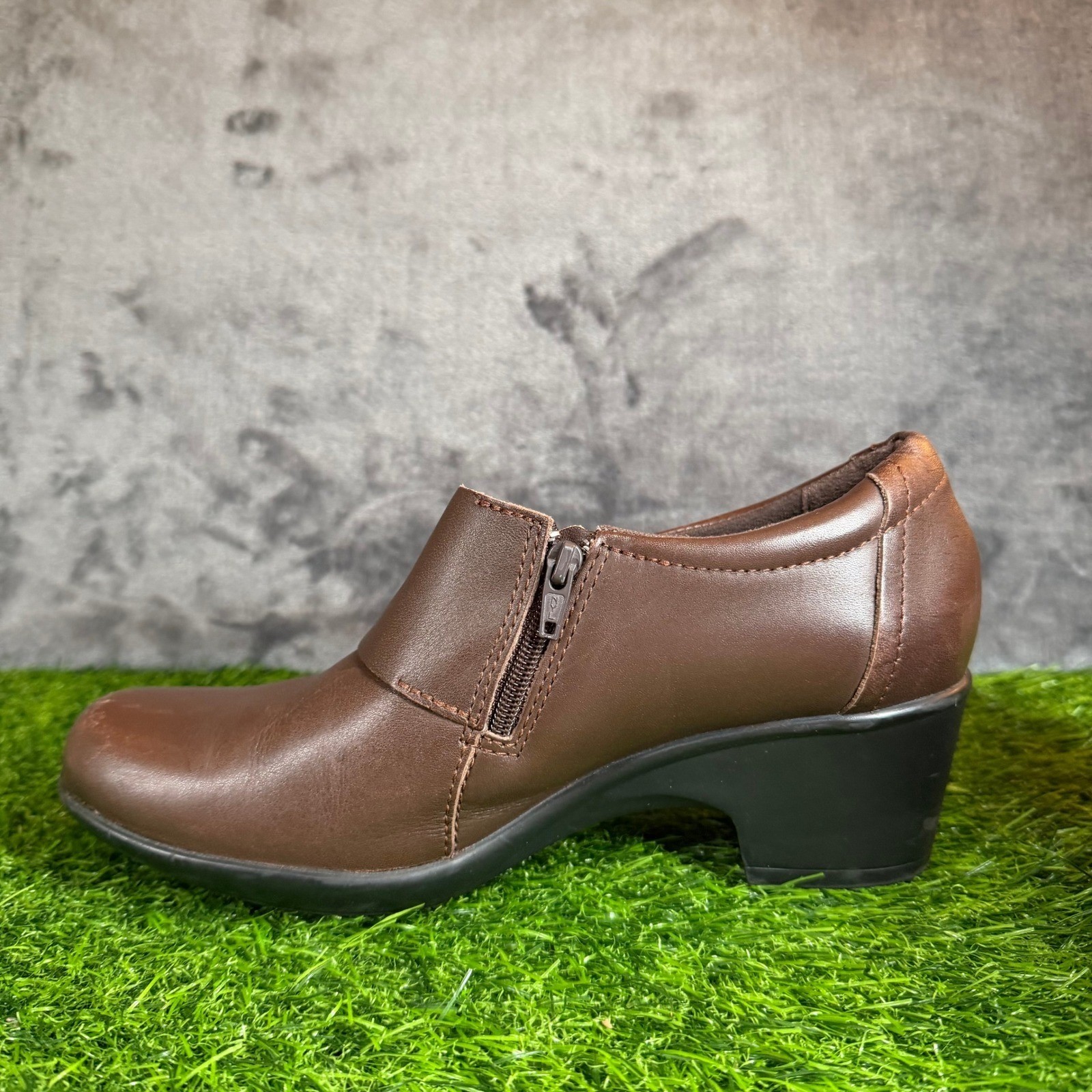 Clarks Collection Shooties Womens Size 8 Brown Leather Buckle Zip Ankle Boots