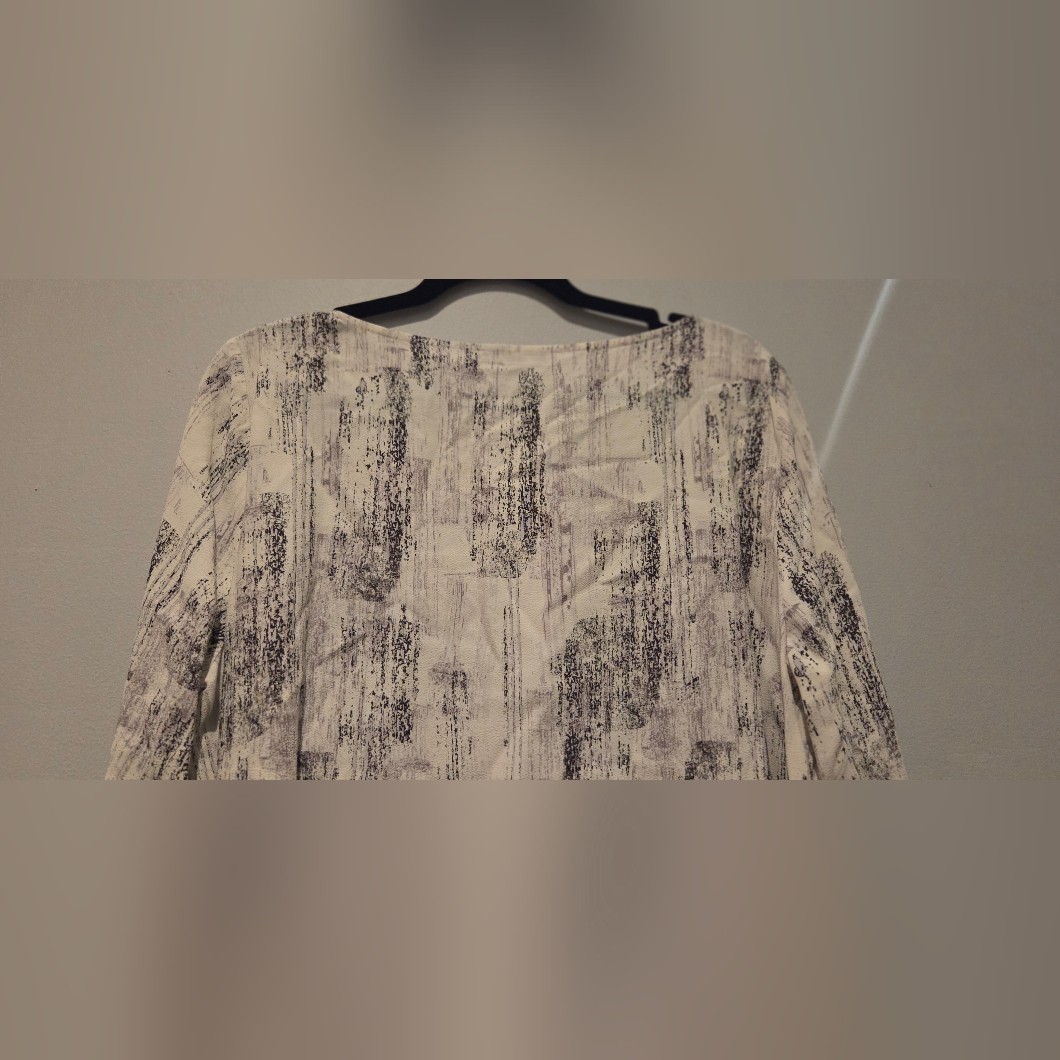 Eileen Fisher Women’s Abstract Print Blouse White and Black High Low EUC Size M