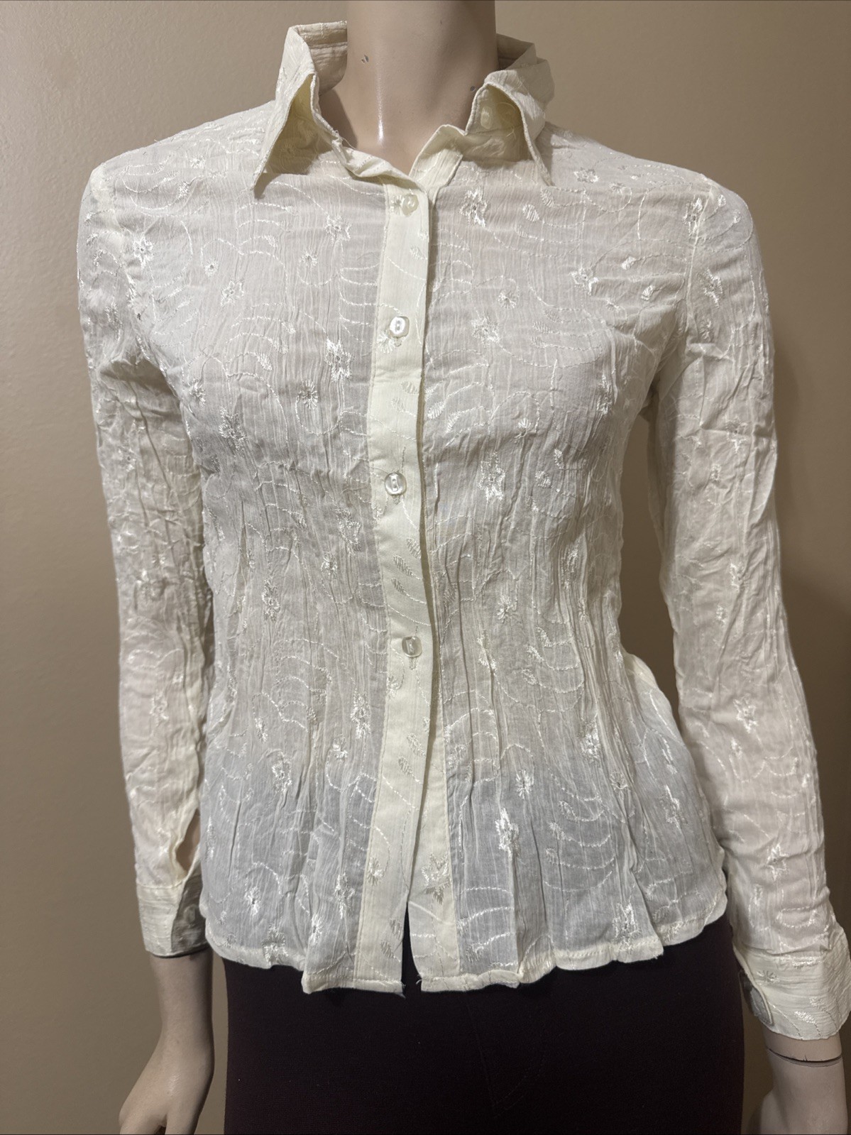 Women’s Ivory Rayon Casual Classic Stretch Embroidered Size M Button-up Top