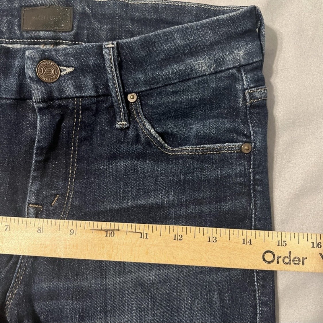 MOTHER Jeans Looker Ankle Fray Partner In Crime 25 (26” Inseam) Distress Stretch