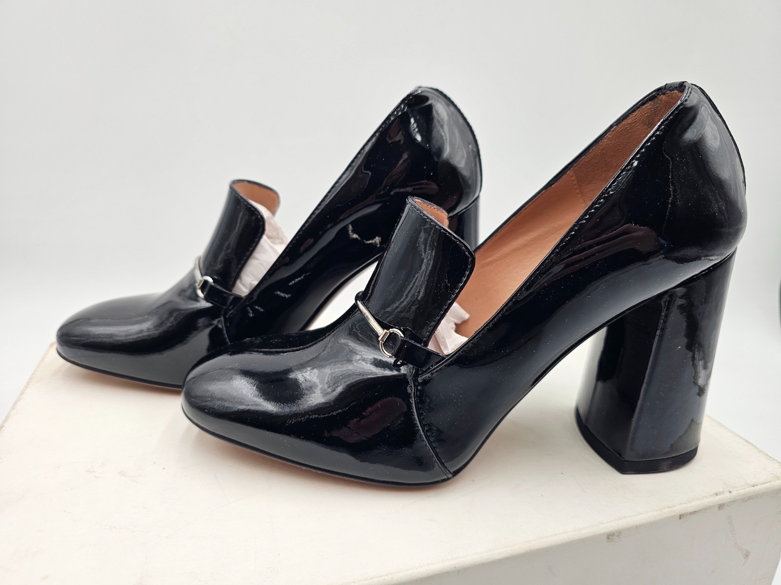 LEWIT Amara Black Patent Leather Metal Bar Block Heel Pump Size 35 1/2