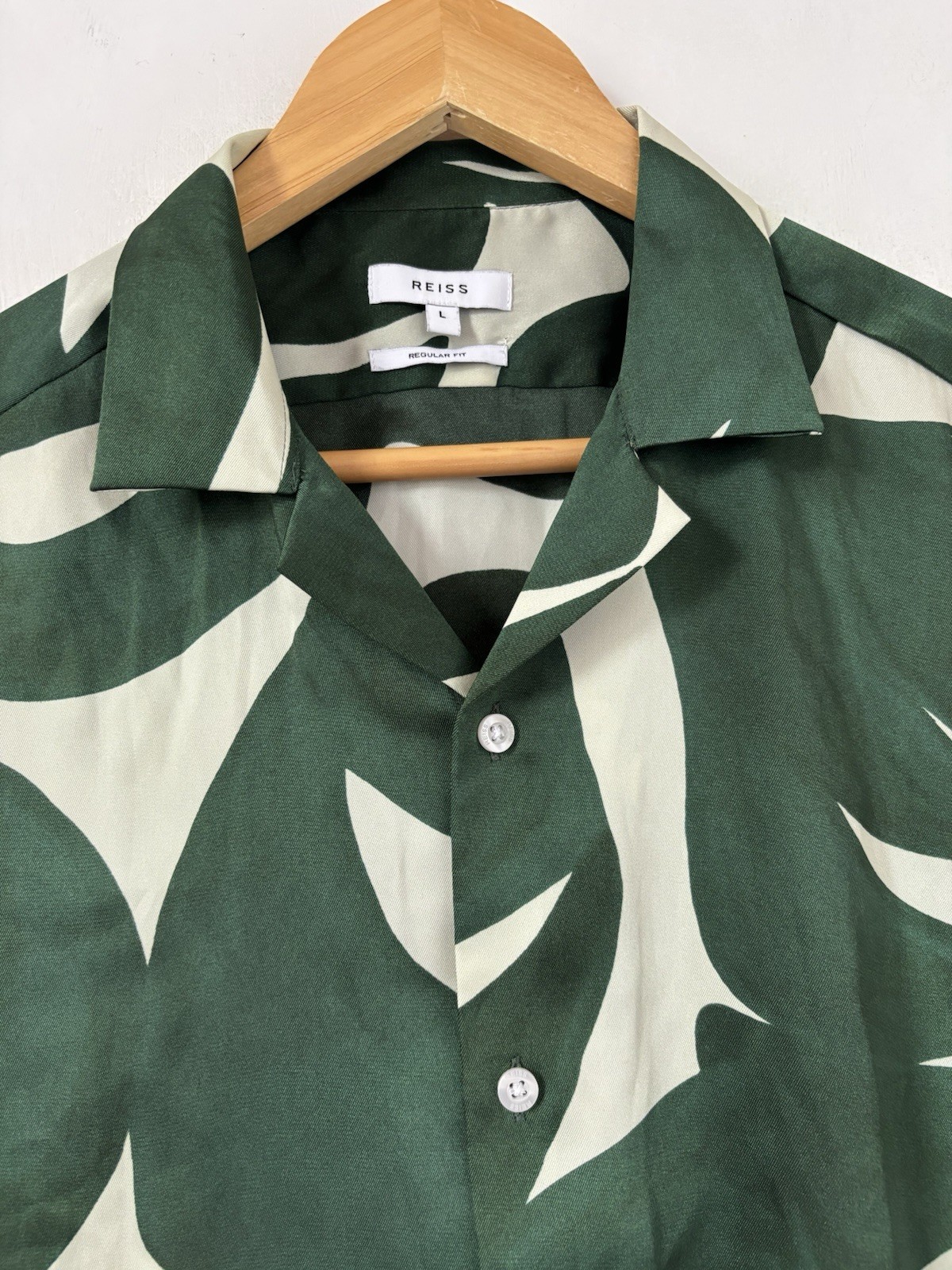 REISS Cuban Collar Shirt Large Green Monstera Leaf Tropical Print Silk Feel Soul