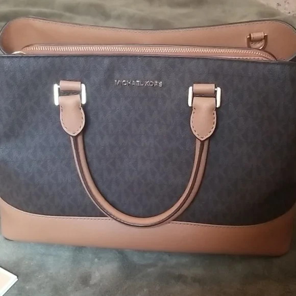 MICHAEL Michael Kors Signature Savannah Large Satchel