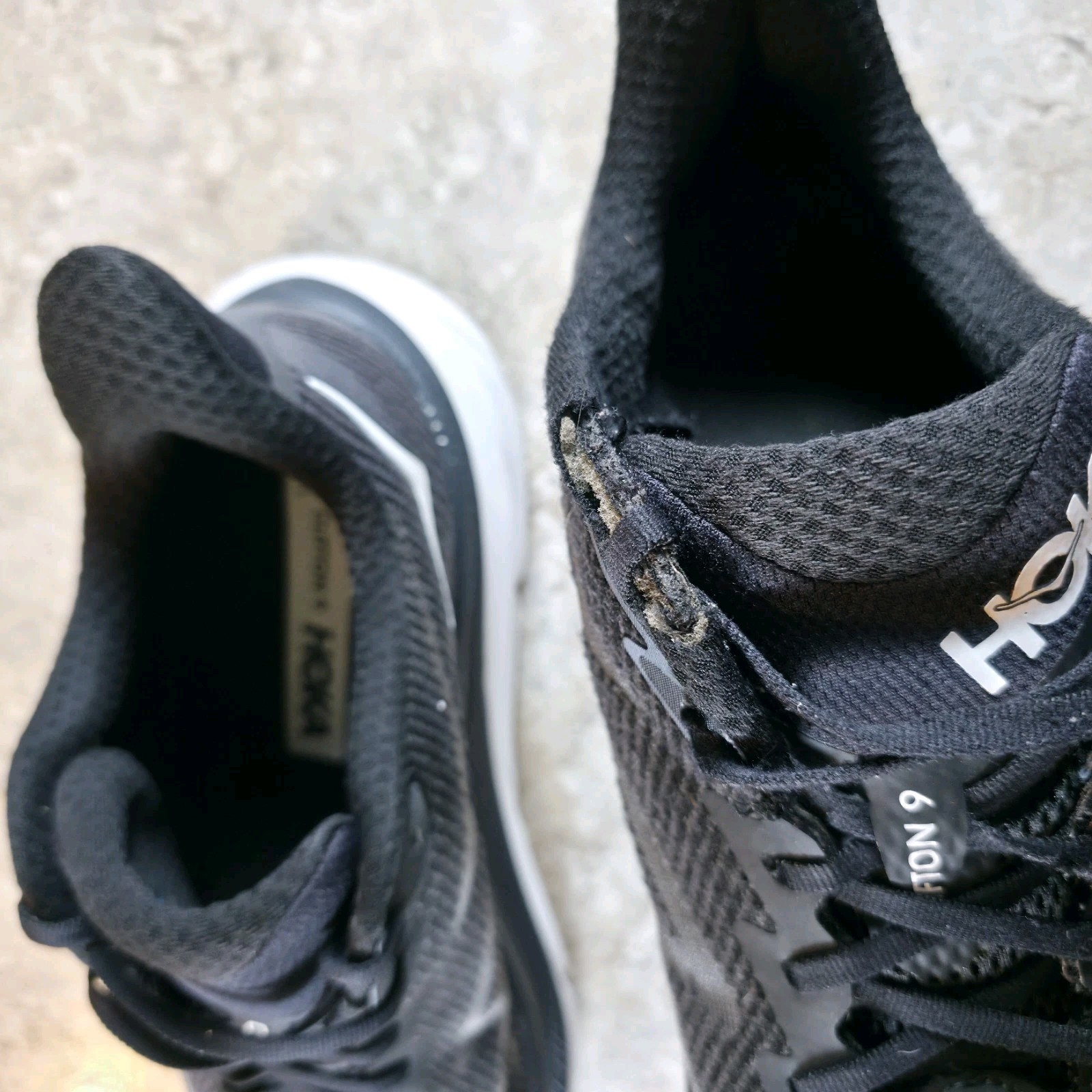 Hoka One One Clifton 9 Mens 11 D Black White Gym Running Shoes Sneakers