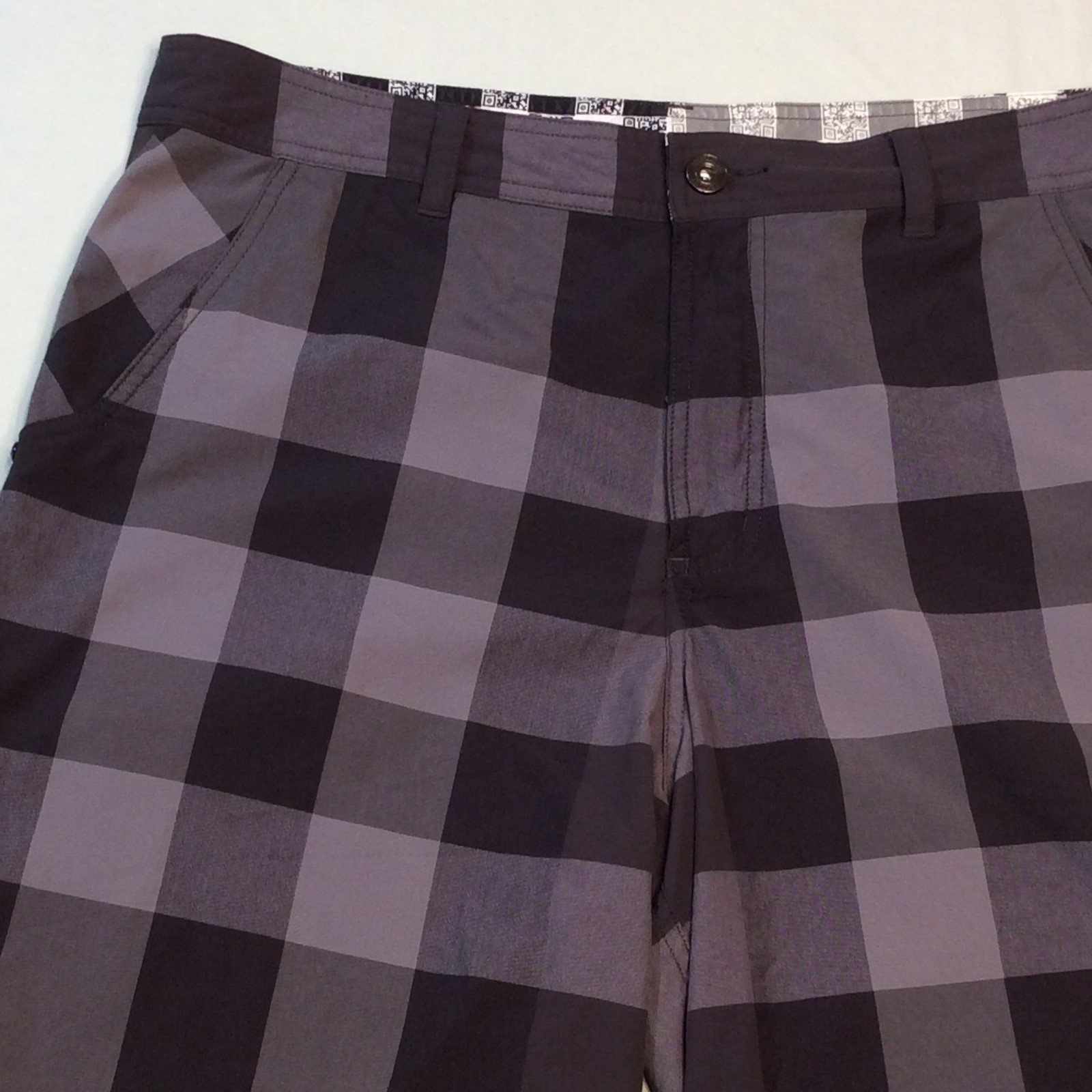 Lululemon Gray Black Plaid Flat Front Nylon/Span Kahuna? Casual Shorts Men’s 38