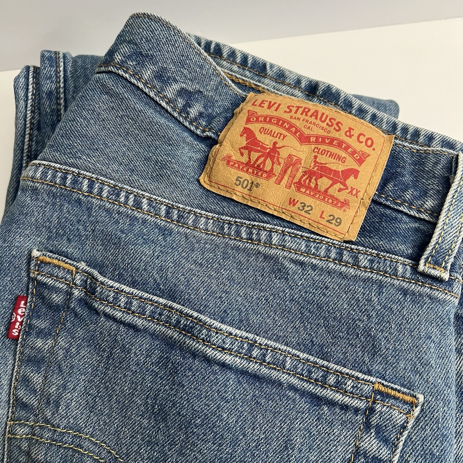Levis 501 32×29 Mens Straight Jeans Regular Fit Light Wash Blue Denim Button Fly