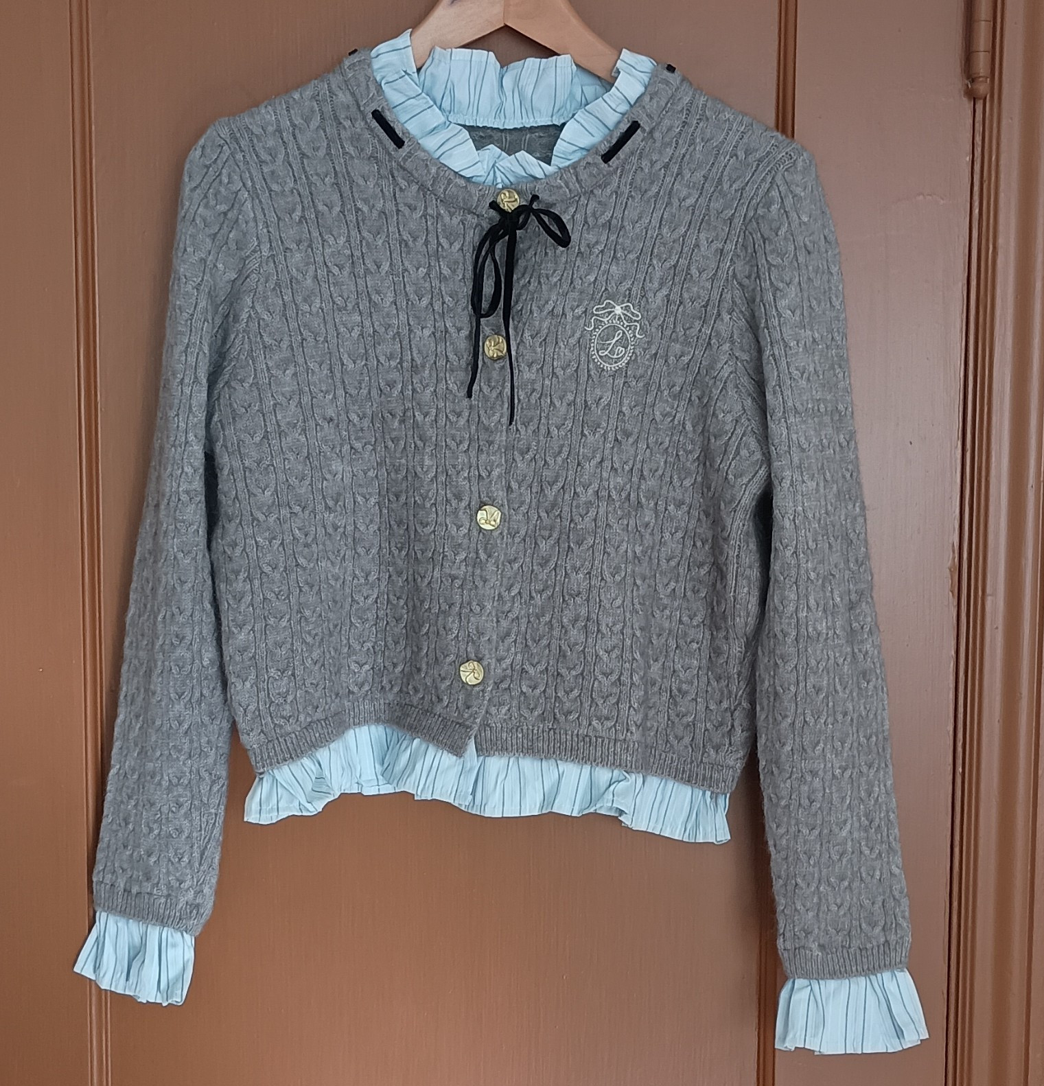 Women’s Gray Cable-Knit Button Front Cardigan Sweater Ruffle Trim Long Sleeve L