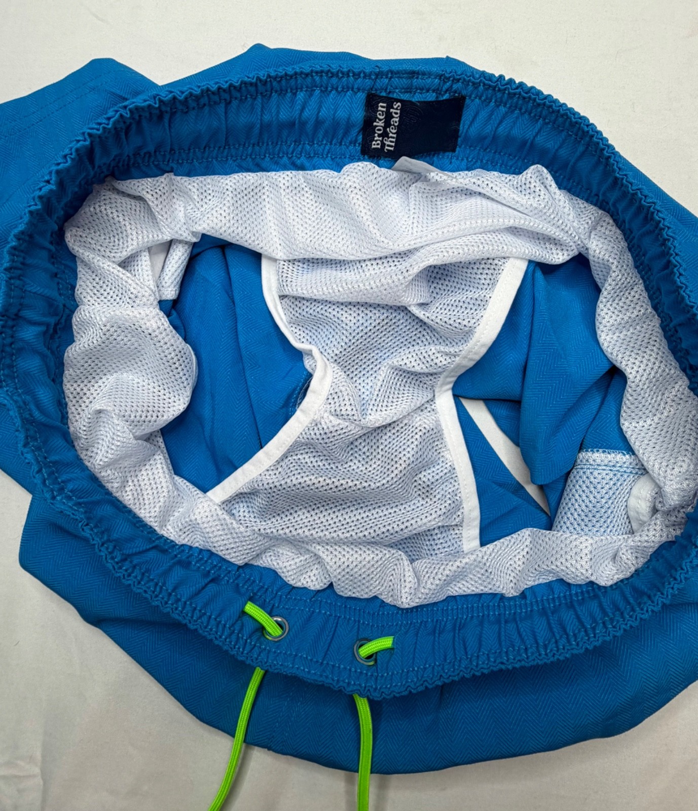 Broken Threads Blue Swim Trunks Men’s XL Lined Beach Shorts Neon Pockets