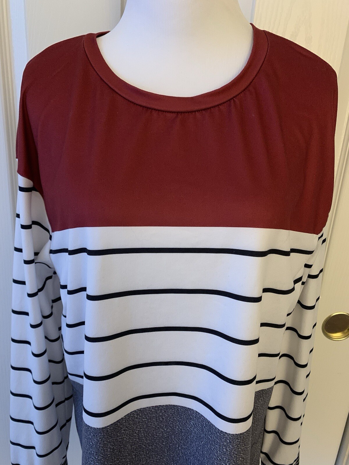 PRETTY STRIPED POLYESTER SPANDEX BLEND LONG SLEEVE TOP – SIZE L