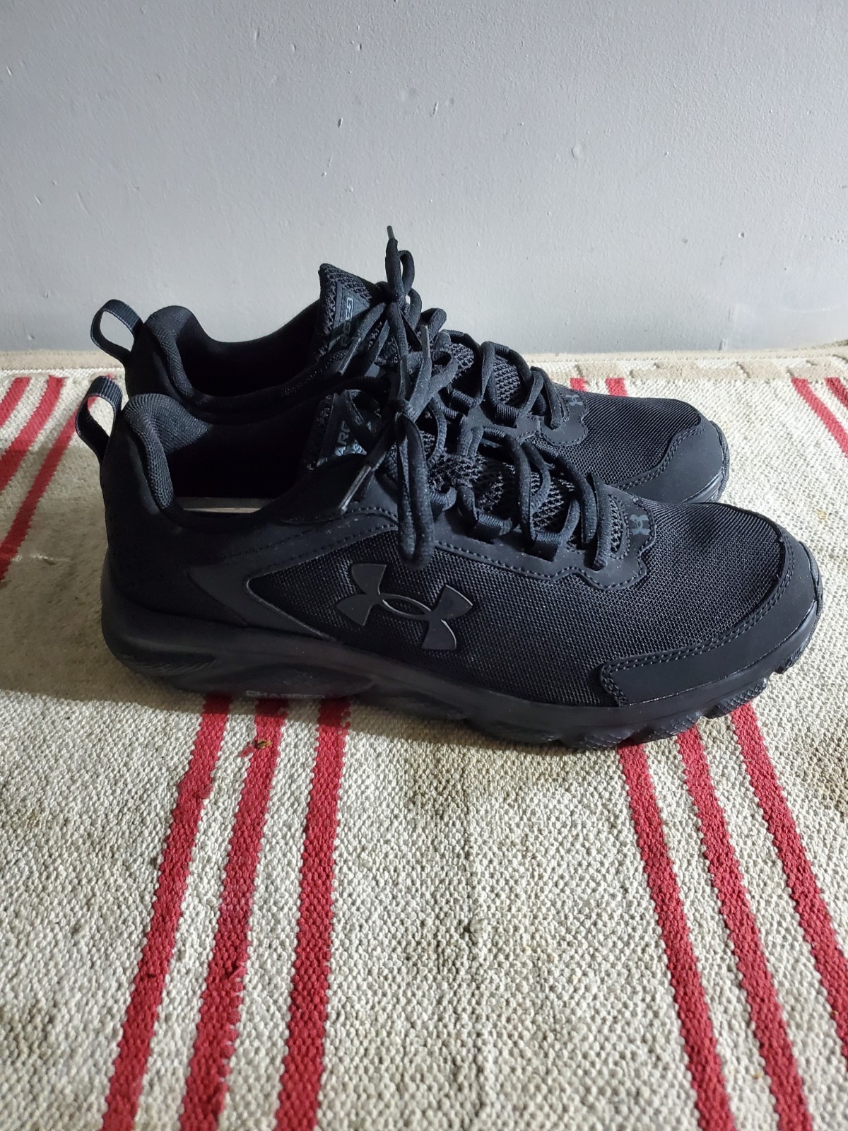 Under Armour Charged Assert Size 10