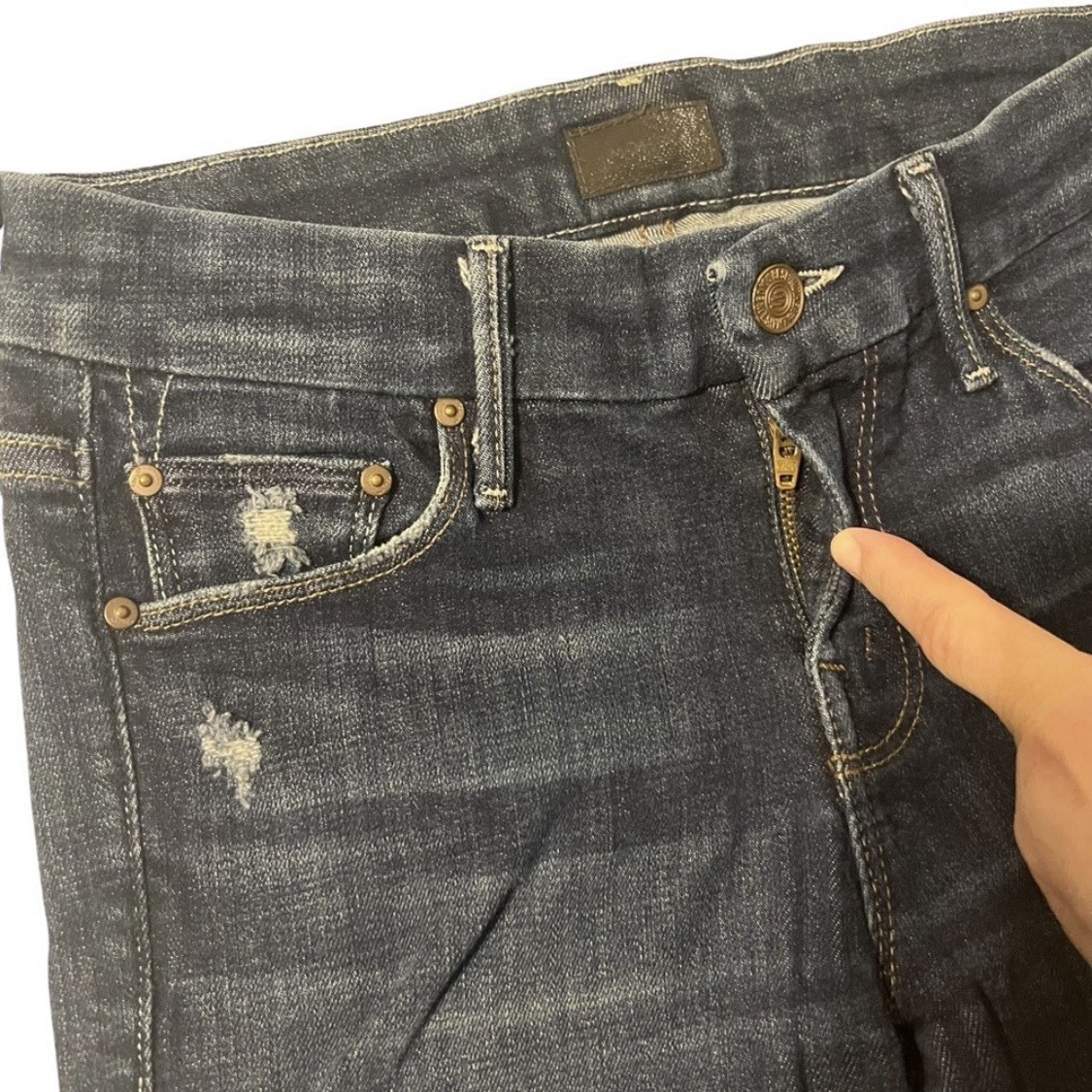 MOTHER Jeans Looker Ankle Fray Partner In Crime 25 (26” Inseam) Distress Stretch