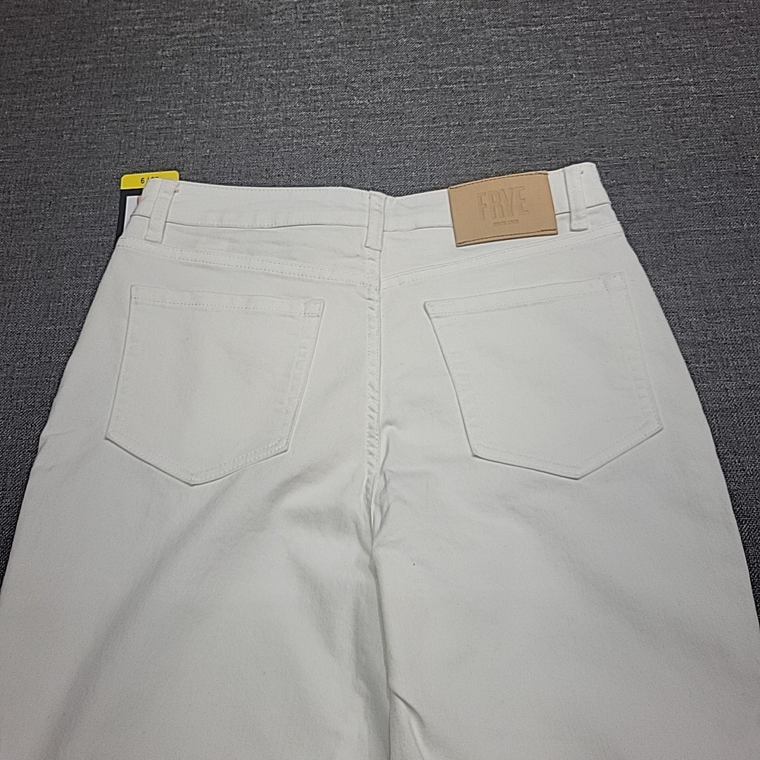 Frye Women’s Button Zip Fly High Rise Jeans with Pockets Size 6/28 Off White