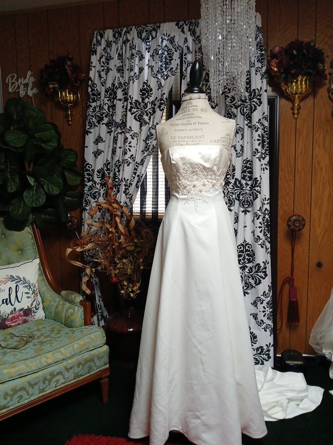 Mori Lee Ivory Wedding Dress With Floral Embroidery Size 6