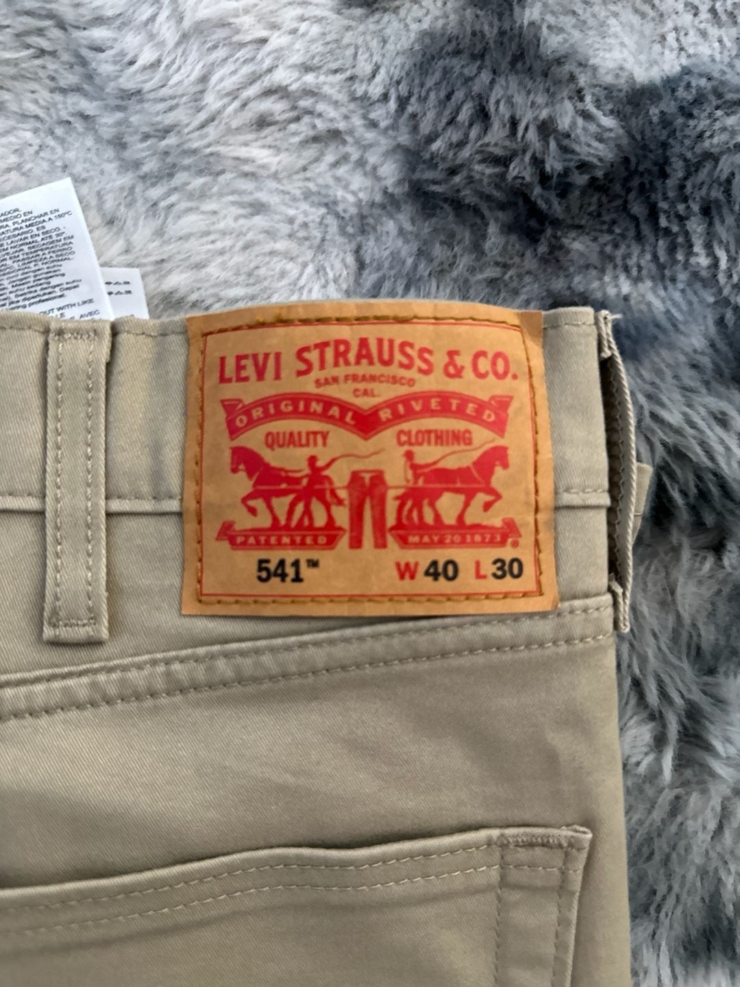 Levi’s 541 Athletic Taper Khaki Pants W40 L30