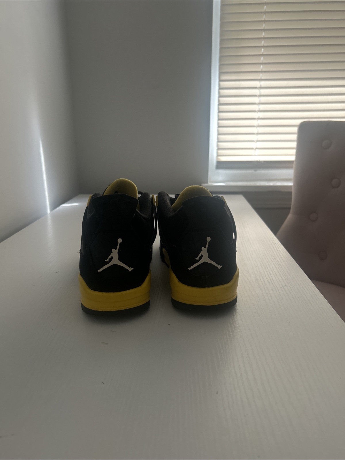 Size 7 – Jordan 4 Retro Mid Thunder