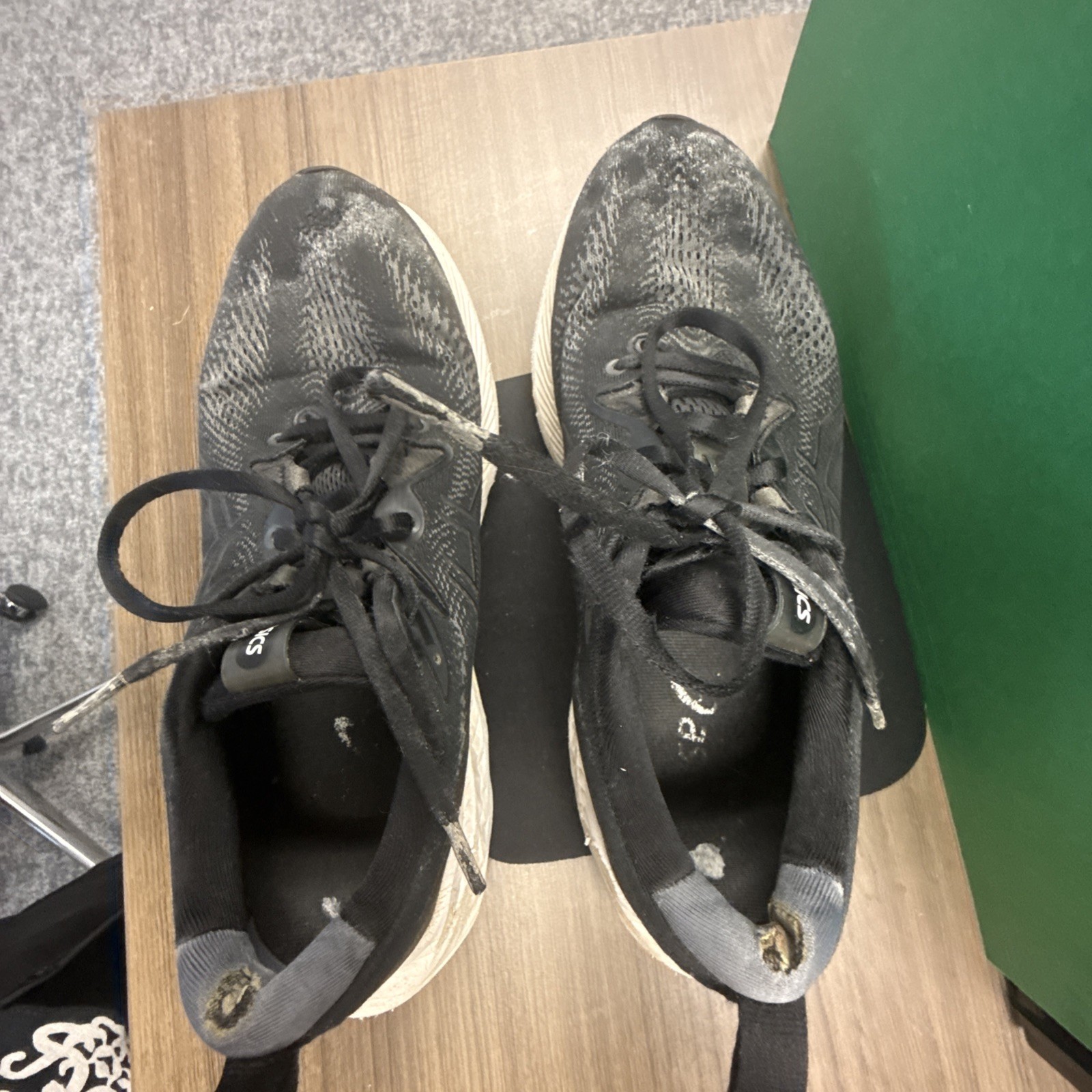 US 9 – x ASICS Gel Cumulus 16 TG Grey Black White