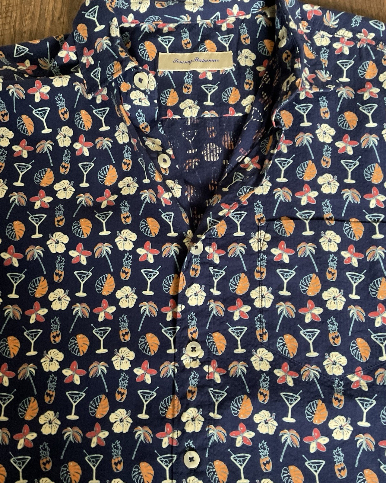 Tommy Bahama Button Up Shirt Men M Martini Cocktail Hawaii Medium 100% Cotton
