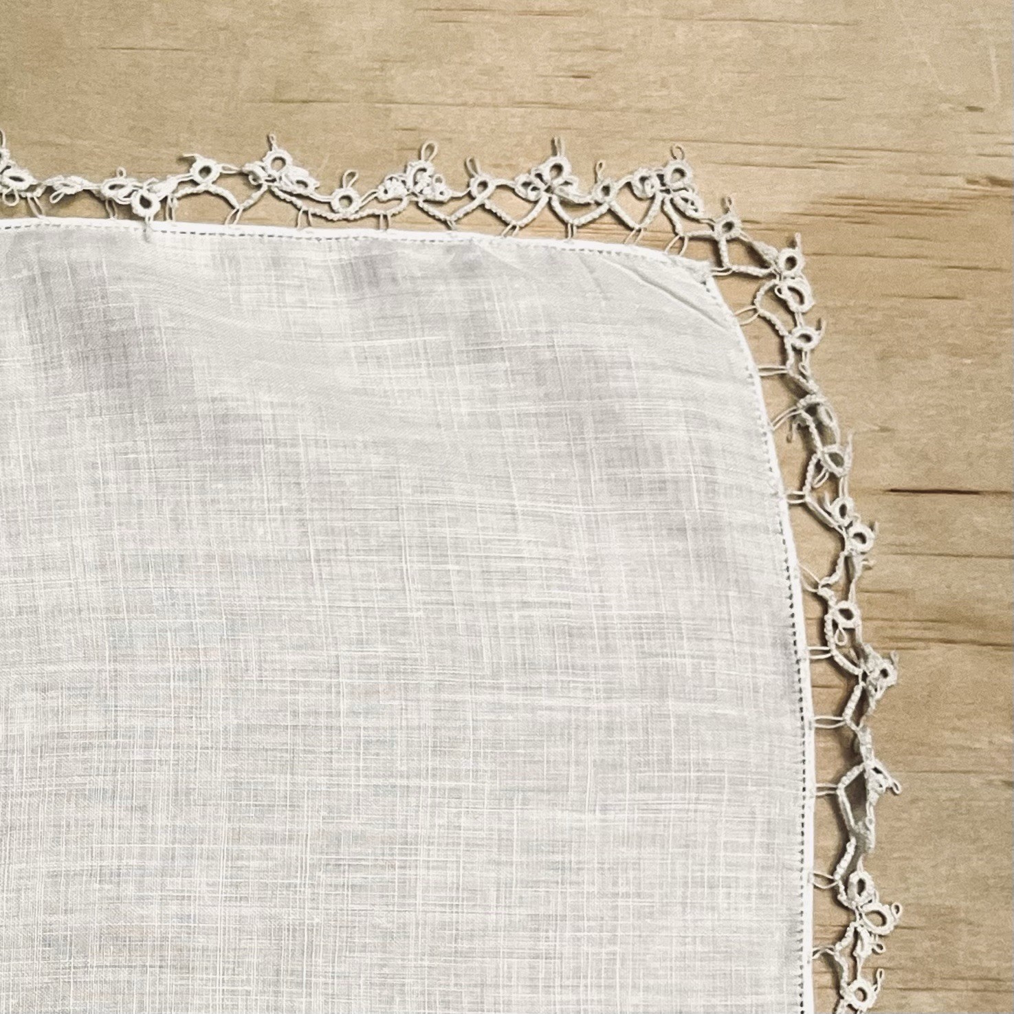 VTG Hankie White Linen Intricate Tatted Lace Crochet Cut-Out Corner 12×12″