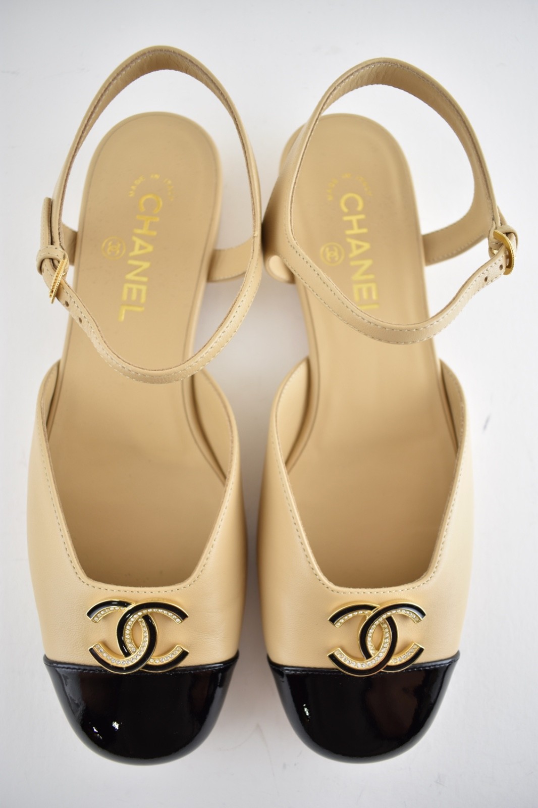 Chanel 25P Beige Black Gold CC Slingback Ankle Strap Ballerina Ballet Flat 40.5