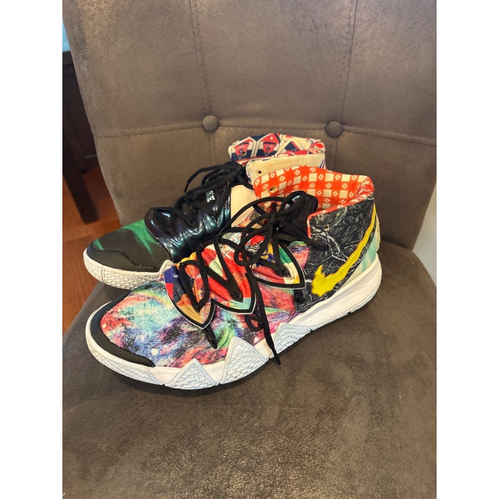Men’s Nike Kybrid S2 Best Of The Pineapple Sneakers 10.5