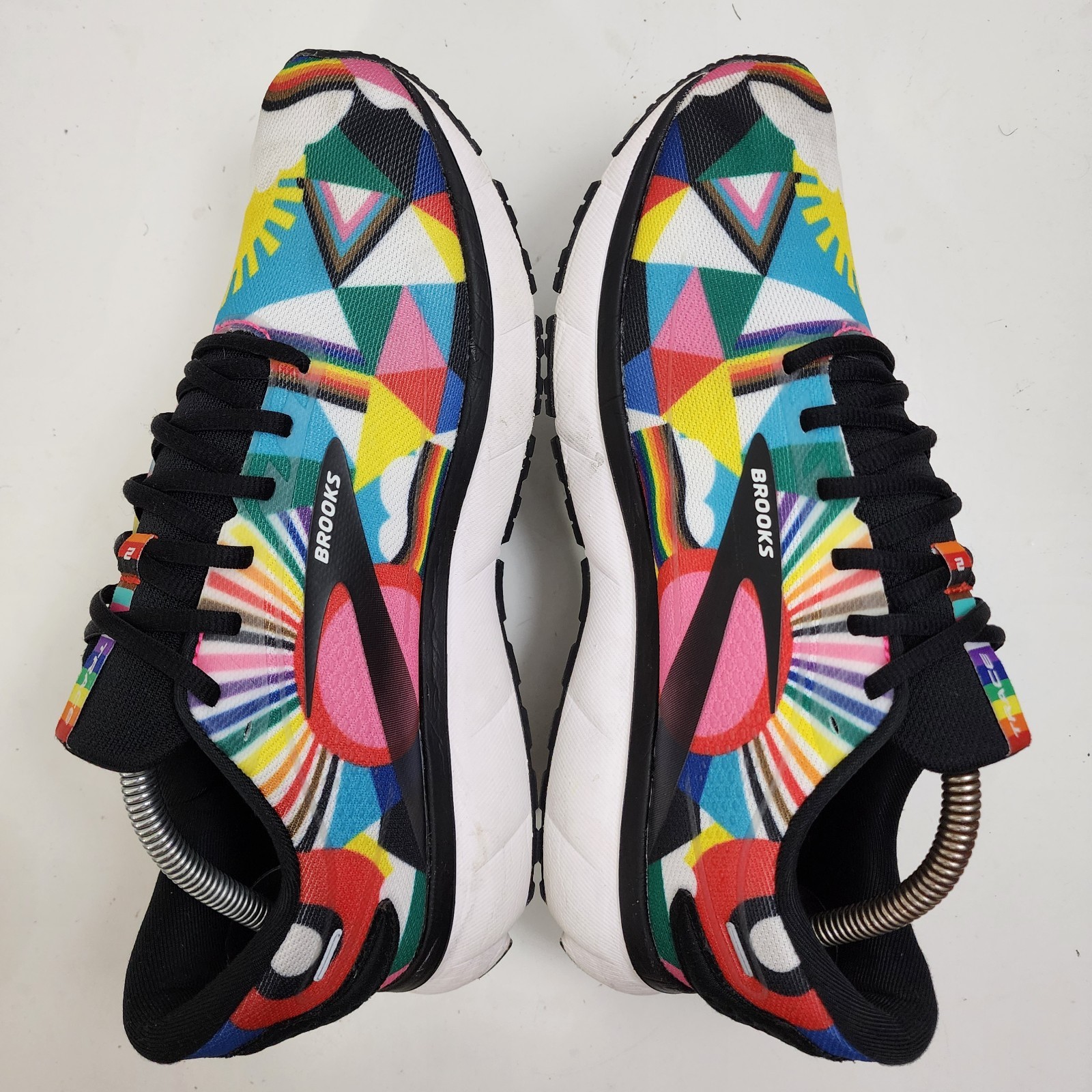 BROOKS TRACE 2 X LISA CONGDON Mens Size 10 Multicolor PRIDE Sneaker 1103881D074
